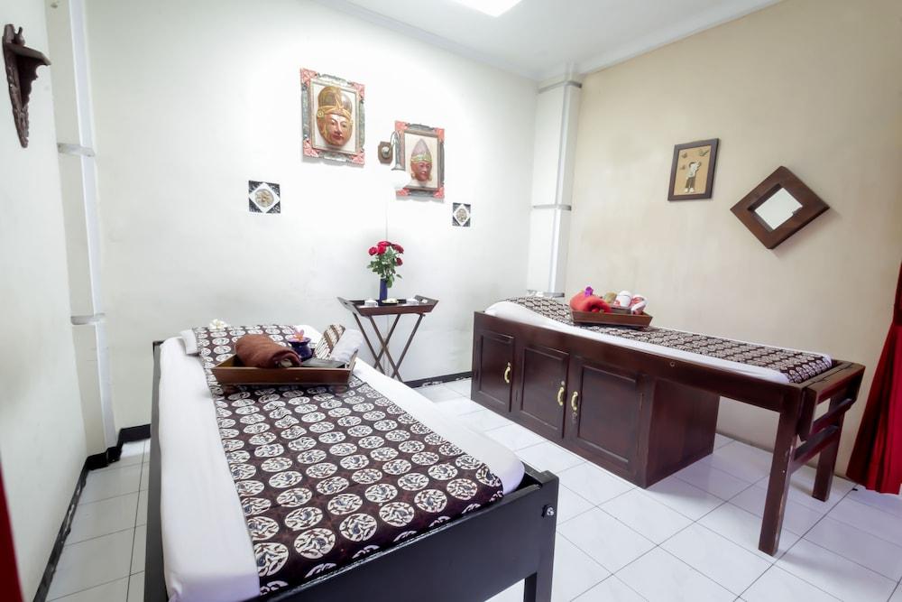 Royal Hotel And Villa Batu Batu  Eksteriør billede