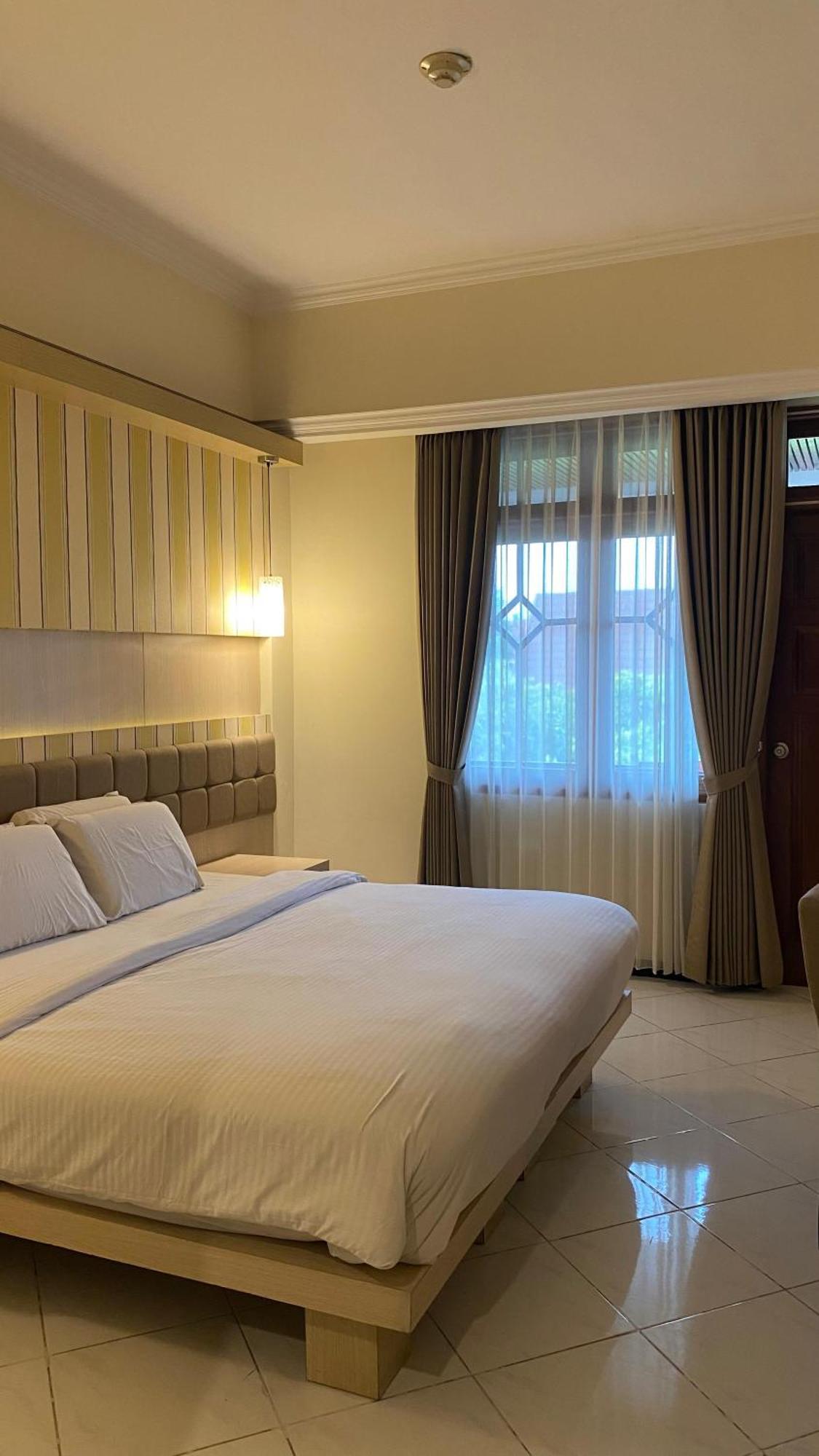 Royal Hotel And Villa Batu Batu  Eksteriør billede