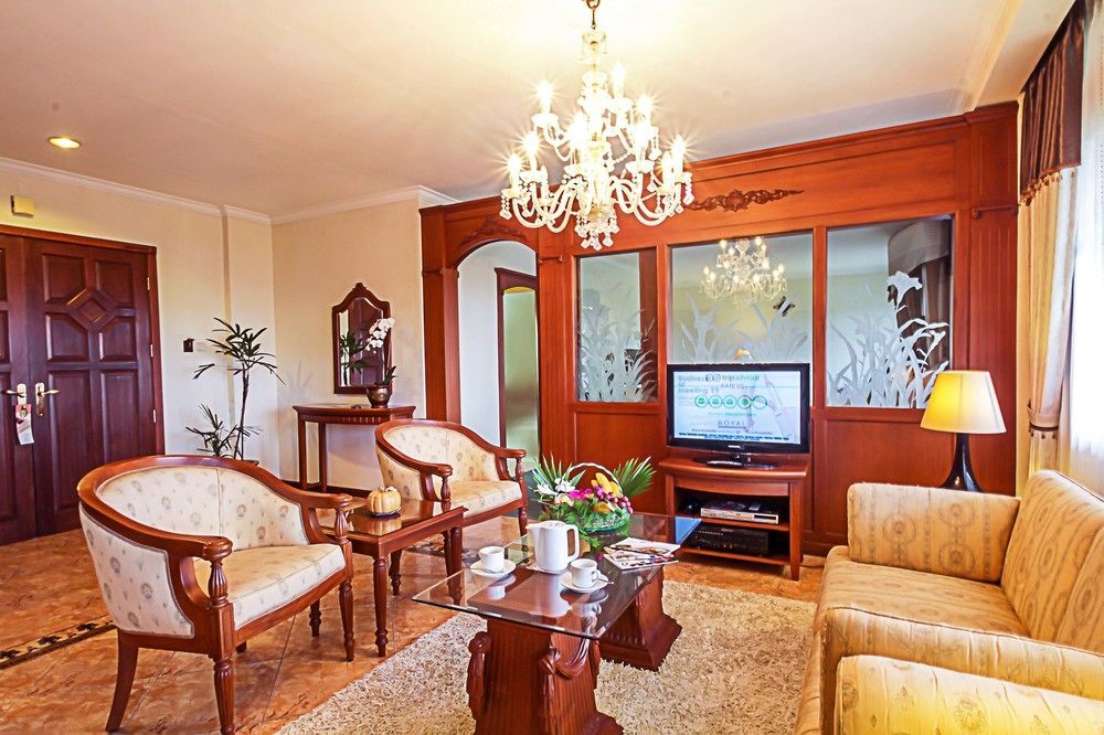 Royal Hotel And Villa Batu Batu  Eksteriør billede